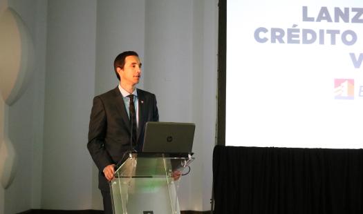 Ministro Jobet lanza junto con BancoEstado el primer crédito de consumo verde