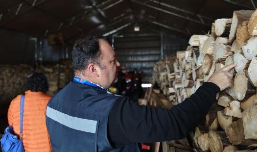 Seremi de Energía Ñuble destaca producción local de leña seca y llama a comprar solo en puntos certificados