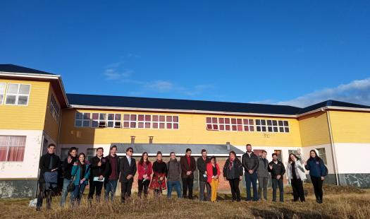 Seremi de Energía y AgenciaSE lideran entrega de terreno para inicio de obras de instalación de planta fotovoltaica en liceo natalino 