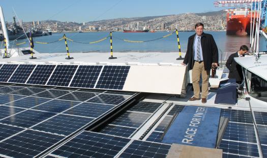 Seremi de Energía conoce embarcación de energía autosustentable Race For Water