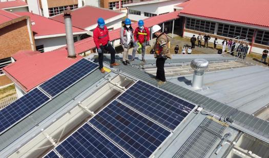 Seremi de Energía inauguró sistema fotovoltaico en Liceo Carampangue de Arauco