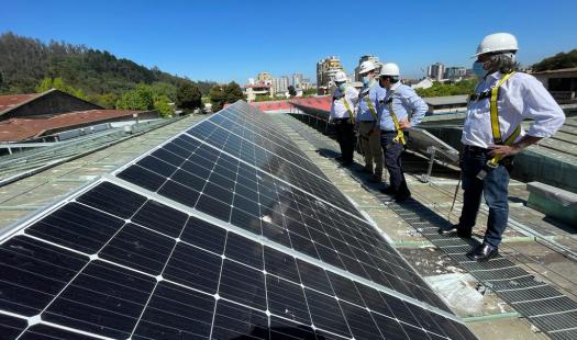Subsecretario de Energía inaugura moderno sistema de acondicionamiento térmico y fotovoltaico en Liceo Enrique Molina de Concepción