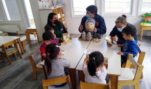 Jardín Infantil y Sala Cuna “Ukika” de Puerto Williams recibe material educativo sobre energía y eficiencia energética