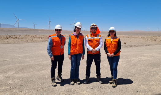 Profesionales de la Seremi de Energía de Magallanes visitan planta desaladora y proyectos eólicos de Antofagasta