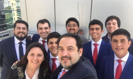 Ministro Rebolledo recibió a los creadores del enchufe inteligente
