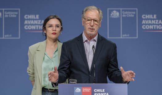 Álvaro García asume como biministro en las carteras de Economía y de Energía