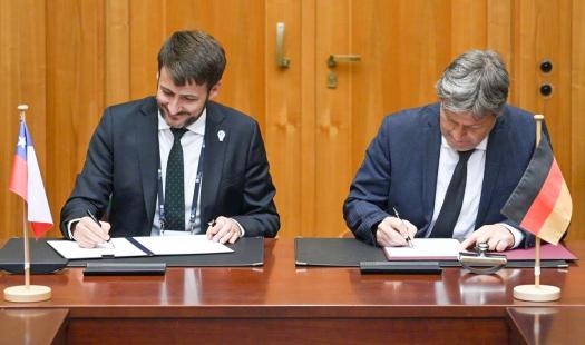 Ministro Pardow firma ampliación de acuerdo sobre Energía con Alemania y sella programa de becas en Hidrógeno Verde para jóvenes chilenos