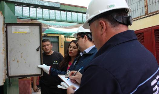 Inspeccionan instalaciones eléctricas en establecimiento penitenciario de Iquique