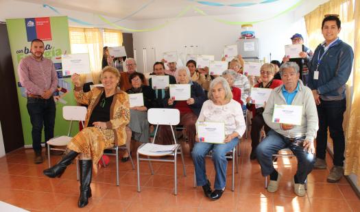 Adultos mayores de Iquique se capacitan en eficiencia energética