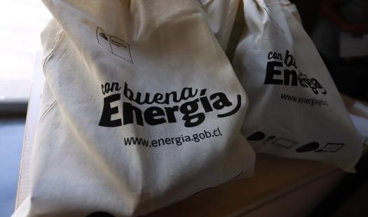 Vecinas y vecinos de las comunas de Lo Espejo y Maipú, se capacitan para hacer uso eficiente de la energía 