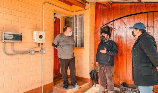 Constatan avance de más del 60% del programa Casa Solar en Valdivia