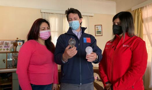 Magallanes: Energía y Desarrollo Social entregan kits de ahorro energético a domicilio