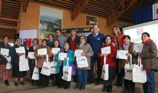 Mujeres rurales de Futrono celebraron su día con entrega de kits de ahorro energético