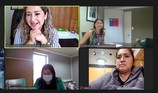 Lideresas de Atacama dialogan sobre género y energía