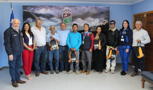 Familias de localidades de Río Hurtado reciben kits de energía para estar “Siempre Listos”   