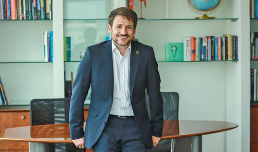 Gobierno mantiene metas de hidrógeno verde y pone foco en creación de mano de obra local