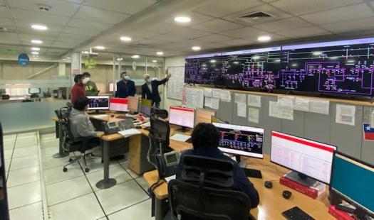 Autoridades de Energía visitan centro de Operaciones de Transmisión y Distribución de CGE