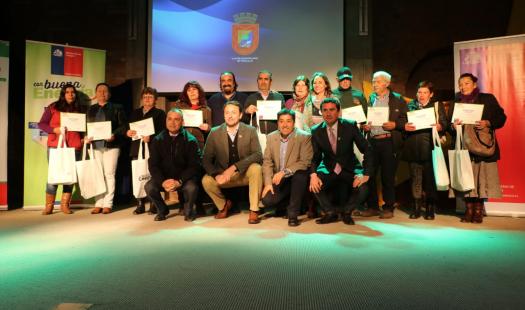 300 familias de Peralillo reciben ampolletas LED a través del Programa "Con Buena Energía"