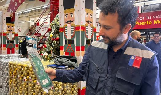 Autoridades llaman a pasar fiestas seguras comprando en comercios establecidos y guirnaldas navideñas certificadas 