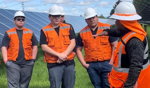 Buscan vincular a estudiantes con nuevas energías renovables con visita a planta fotovoltaica