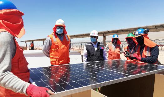 Seremi de Energía visitó el avance de construcción del proyecto fotovoltaico Capricornio 