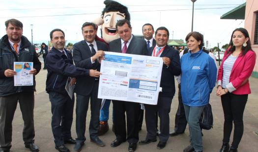 Autoridades regionales y dirigentes vecinales  presentan nueva boleta de la luz y el gas