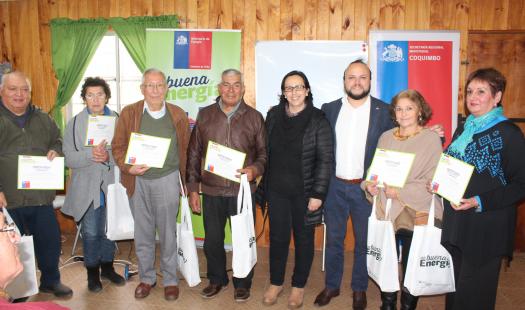 Entregan capacitación de buen uso de la Energía a vecinos de Los Vilos