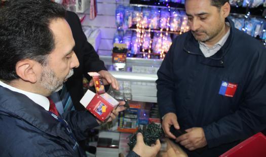 Autoridades llaman a comprar luces navideñas certificadas
