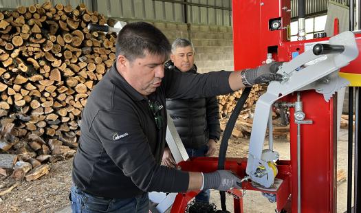 Programa Leña Más Seca entrega maquinaria a productores de Aysén