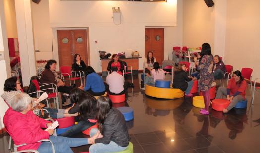 Masajes y yoga de la risa para leñeras