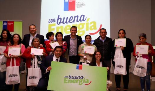 Mostazal: Intendente Masferrer junto Seremi de Energía y Alcalde Medel entregaron kits de eficiencia energética a 300 familias