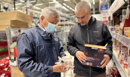 Seremi de Energía y SEC Aysén fiscalizan venta de guirnaldas para verificar que sólo se vendan productos certificados