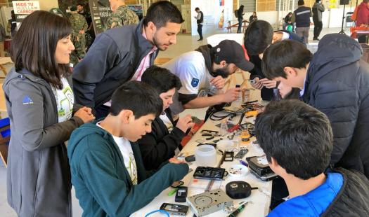 Lanzan concurso estudiantil: “Suma Buena Energía” que premiará a los colegios con recambio de luminarias a LED