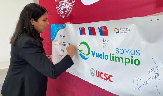 Seremi del Biobío participa en firma de adhesión de la Universidad Católica de la Santísima Concepción al Programa Vuelo Limpio 