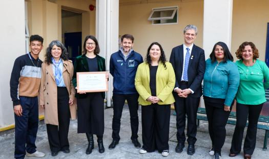 Ministerio de Energía y Alcaldía de Santiago visitaron las mejoras energéticas en el Liceo José de San Martín 