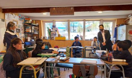 Ministerio de Energía impulsa equidad energética en La Araucanía: 30 escuelas rurales cuentan con ag...