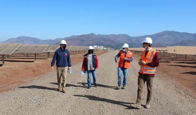 Seremi de Energía constata construcción de nuevo parque fotovoltaico en Ova...