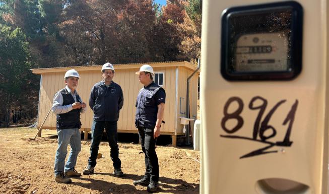 Autoridades verifican conexión eléctrica de viviendas de emergencia en Naci...