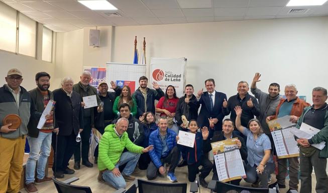 Entregan nuevos Sellos Calidad de Leña y reconocen a empresas con trayector...