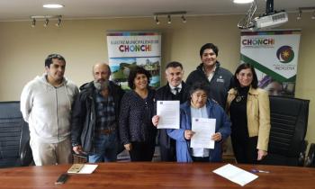 Fondo de Acceso a la Energía benefició a comunidad indígena de Chonchi con sistema fotovoltaico para tener ene...