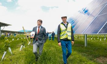 Ministro Pardow entregó detalles del Presupuesto 2024 tras visitar parque fotovoltaico en la Región de O´Higgins