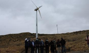 Subsecretario López inauguró sistema de energía eólica en capital comunal de Río Verde oportunidad en que lanzó el documento resumen de los logros alcanzados en programa Ruta de la Luz