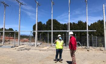 Un 80 % de avance tienen las obras de electrificación en Isla Queullín