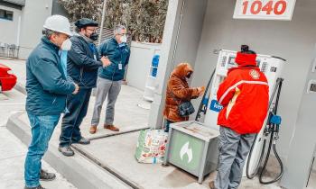 Autoridades supervisan e informan puntos de venta de parafina más barata en Los Ríos   