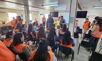 Autoridades regionales conmemoran el Día Internacional de la Mujer en la Minería en Pampa Camarones
