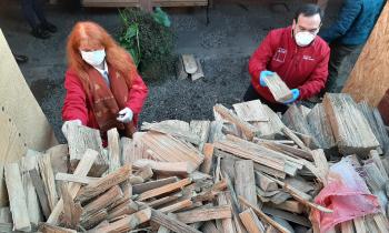 Leñeros del Maule donaron leña a diferentes hogares de adultos mayores y albergues 