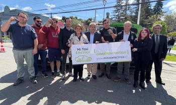 Laja estrena sus primeros taxis eléctricos y avanza hacia un futuro más sostenible