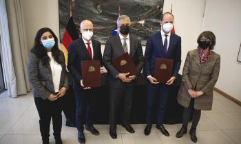 Chile firma acuerdo con el puerto más grande de Alemania para exportar hidrógeno verde