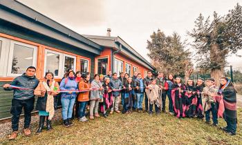 Inauguran proyecto de mejoramiento térmico y energético en Escuela de Isla Huapi 