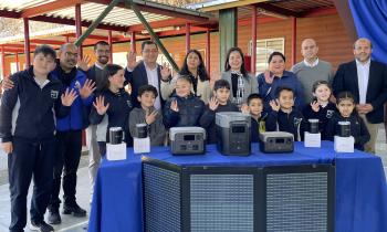Donación público- privada permitirá a escuela de Santa Juana instalar paneles fotovoltaicos y baterías sustent...